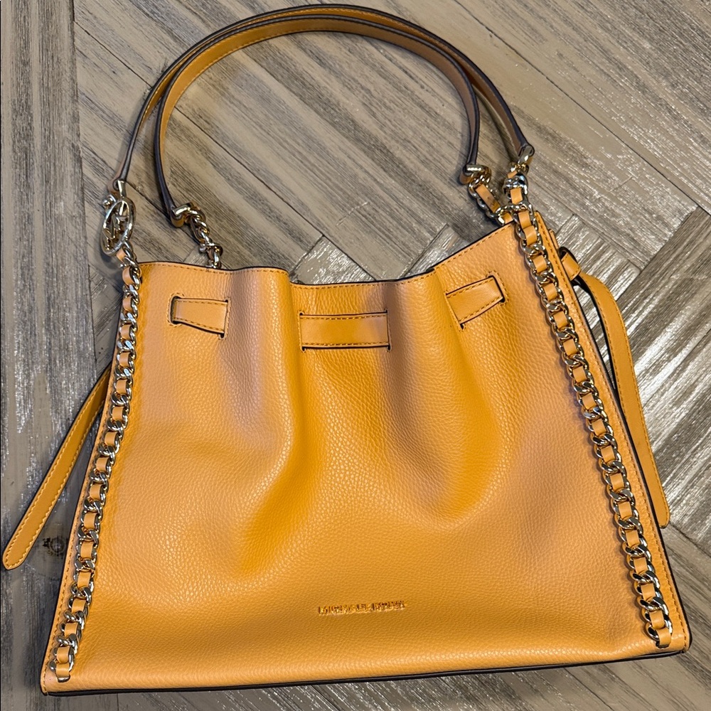 Brand new Michael Kors Mustard Leather Chain-Trim Shoulder Bag